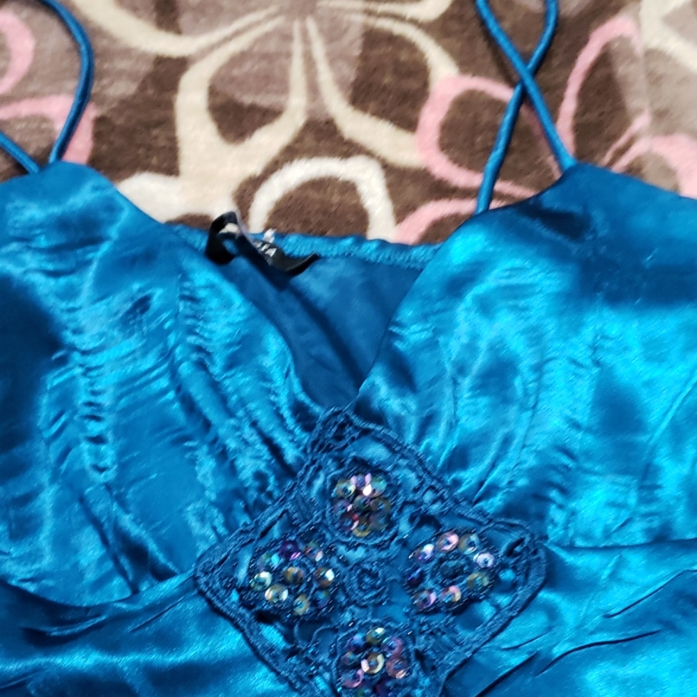 Top - Picture 2 of 2